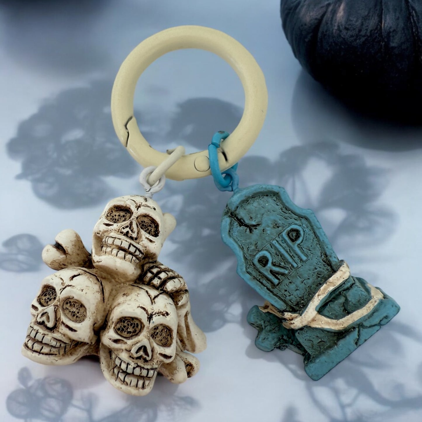 Cranes & Tombe – Reposez en Style Effrayant