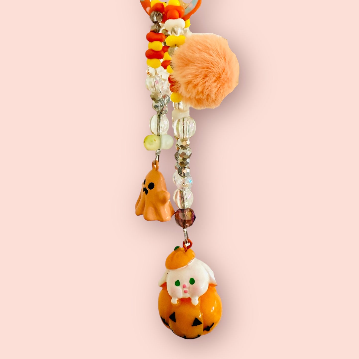 Duo Citrouille Lapin Caché & Fantôme – Compagnons Effrayants et Mignons pour Sacs et Téléphones