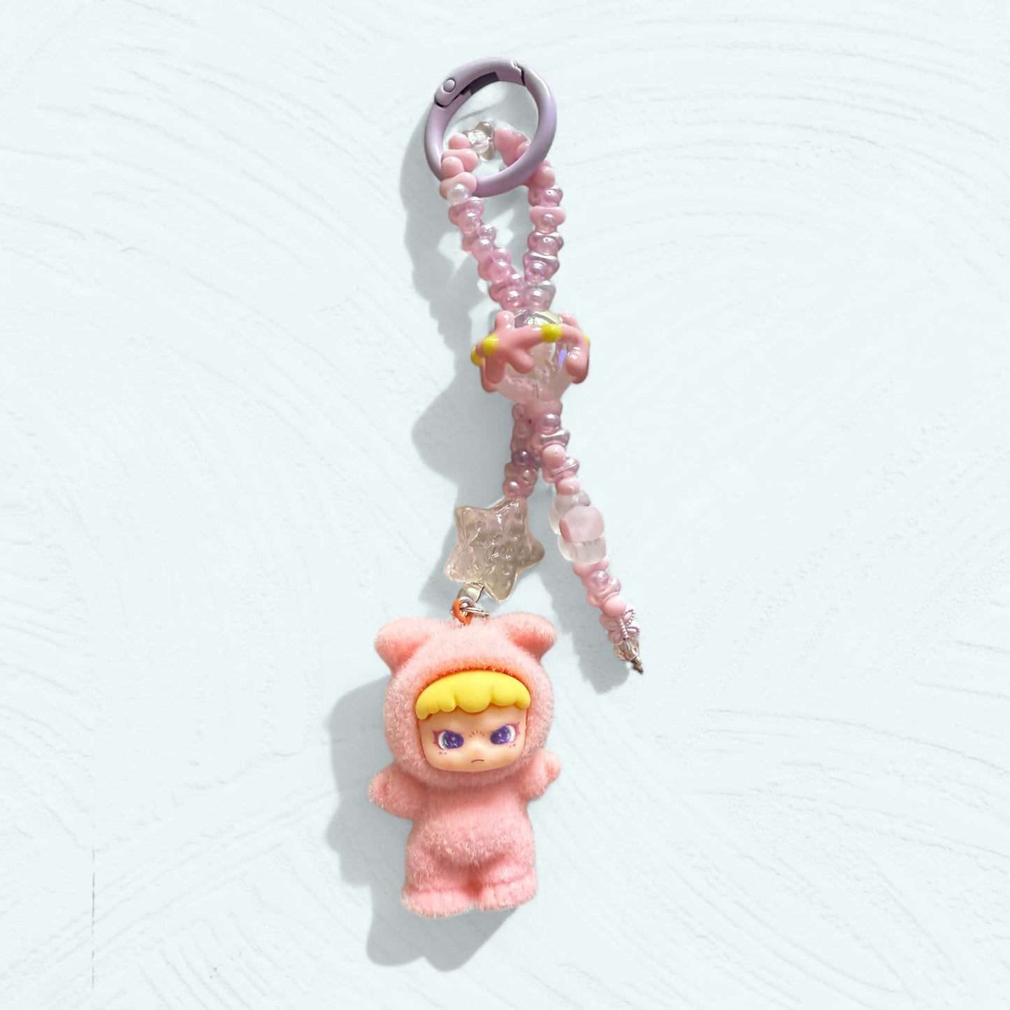 Attache téléphone & bijou de sac DORA – Costume lapin