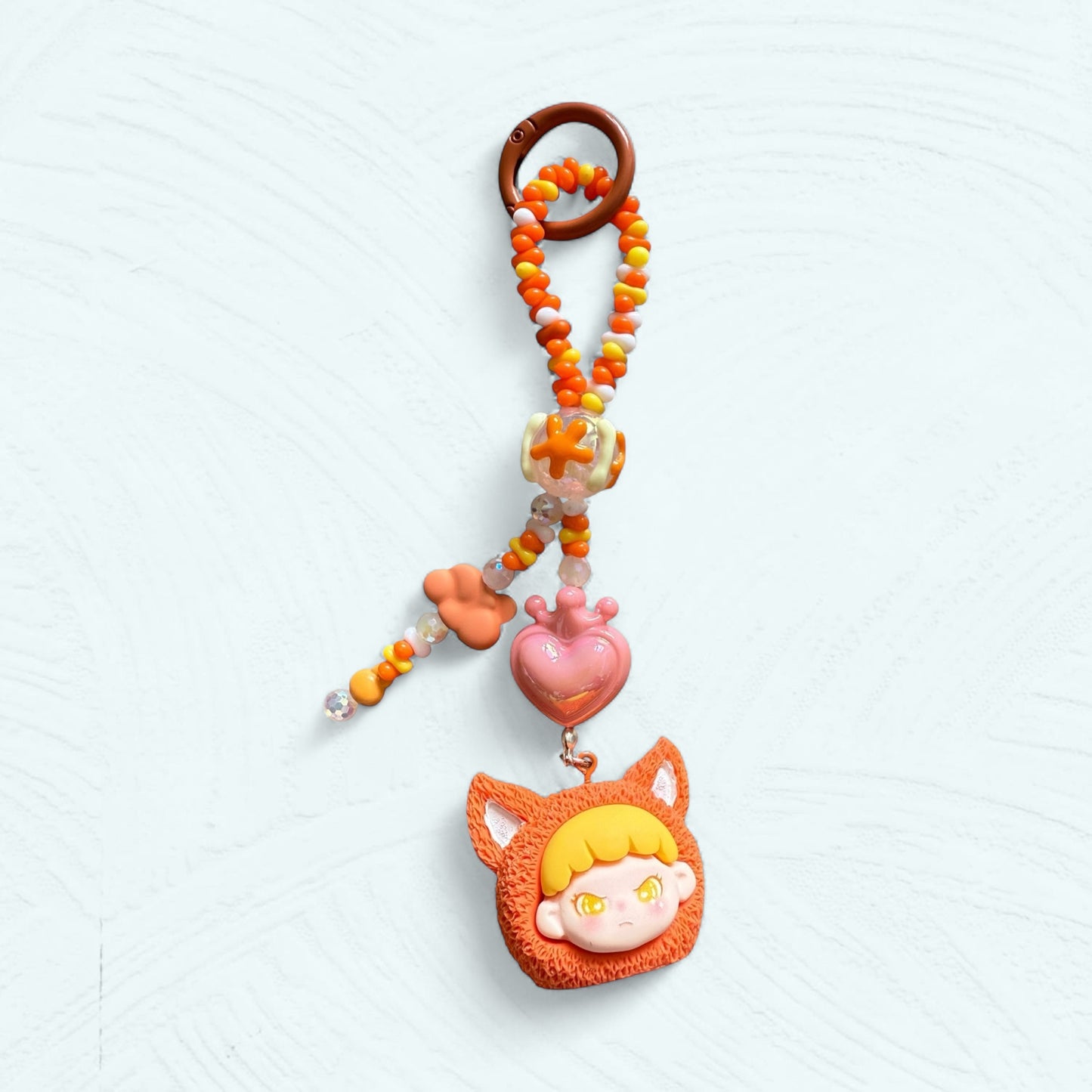 Bijou de sac & attache téléphone DORA – Figurines en costume animalier fait main
