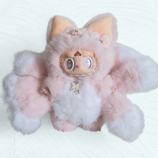 Labubu customisé en renard rose à neuf queues – vue de face