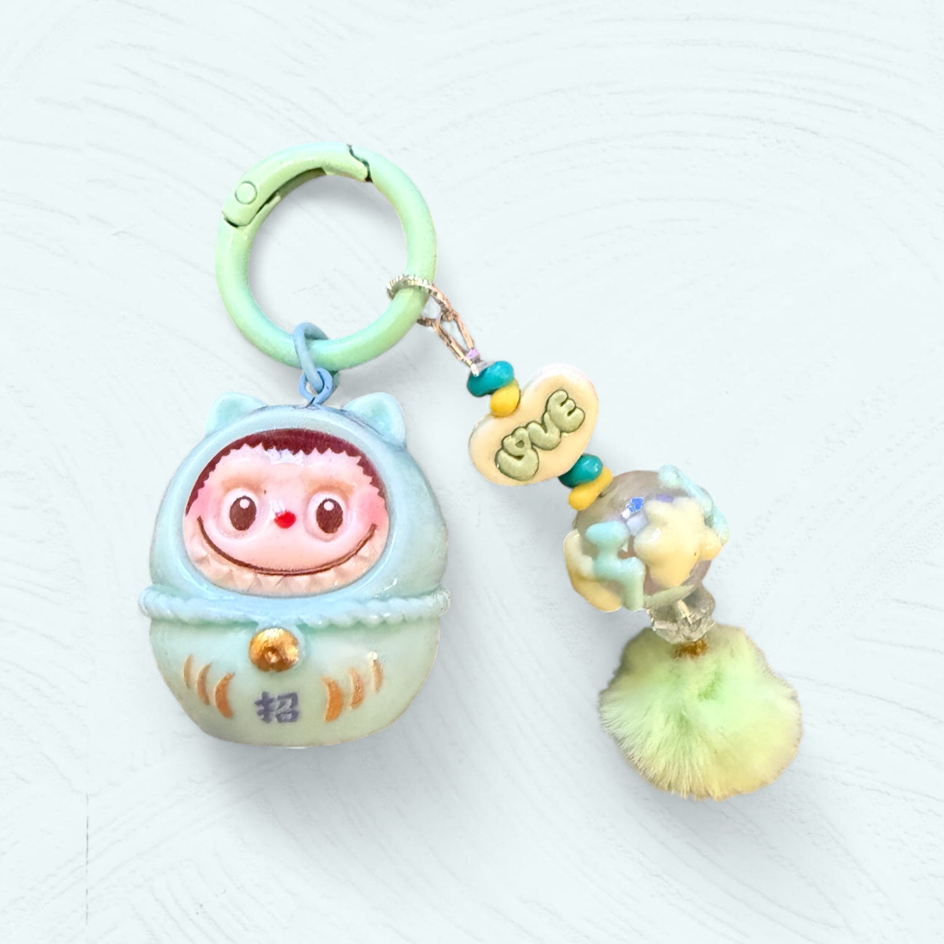 Labubu Daruma turquoise, teinte rafraîchissante