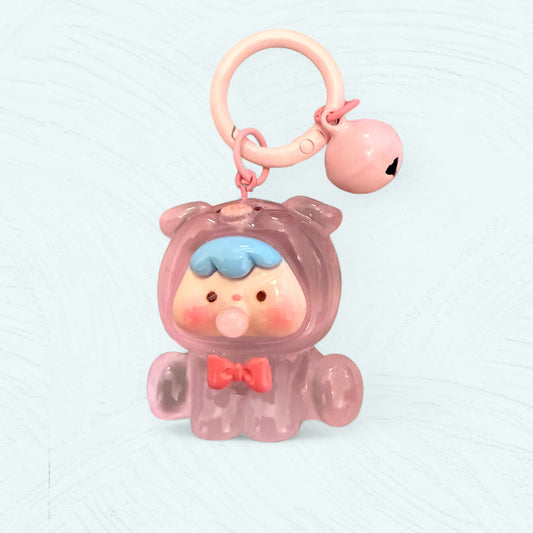 Porte-clés bébé animal rose foncé avec ruban rouge et cheveux bleus, bulle rose
