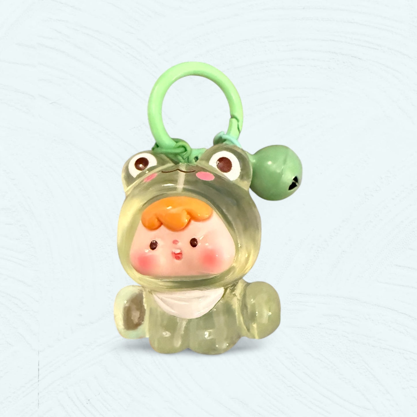 Porte-clés bébé animal en résine – costume grenouille verte avec grelot vert