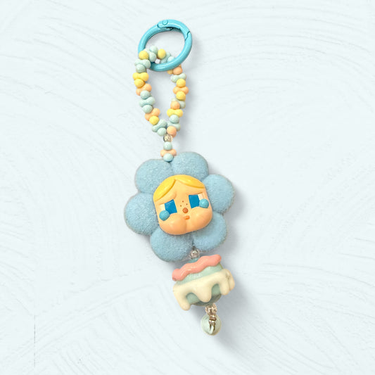Bijou de sac Crybaby fleur bleue – Gâteau pastel & perles douces