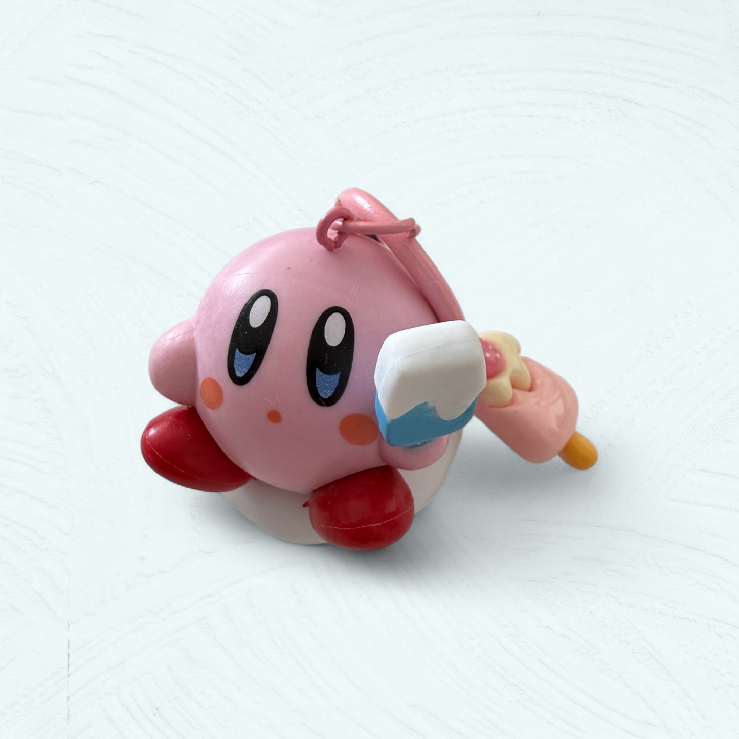 Porte-clés Kirby avec une glace à la main