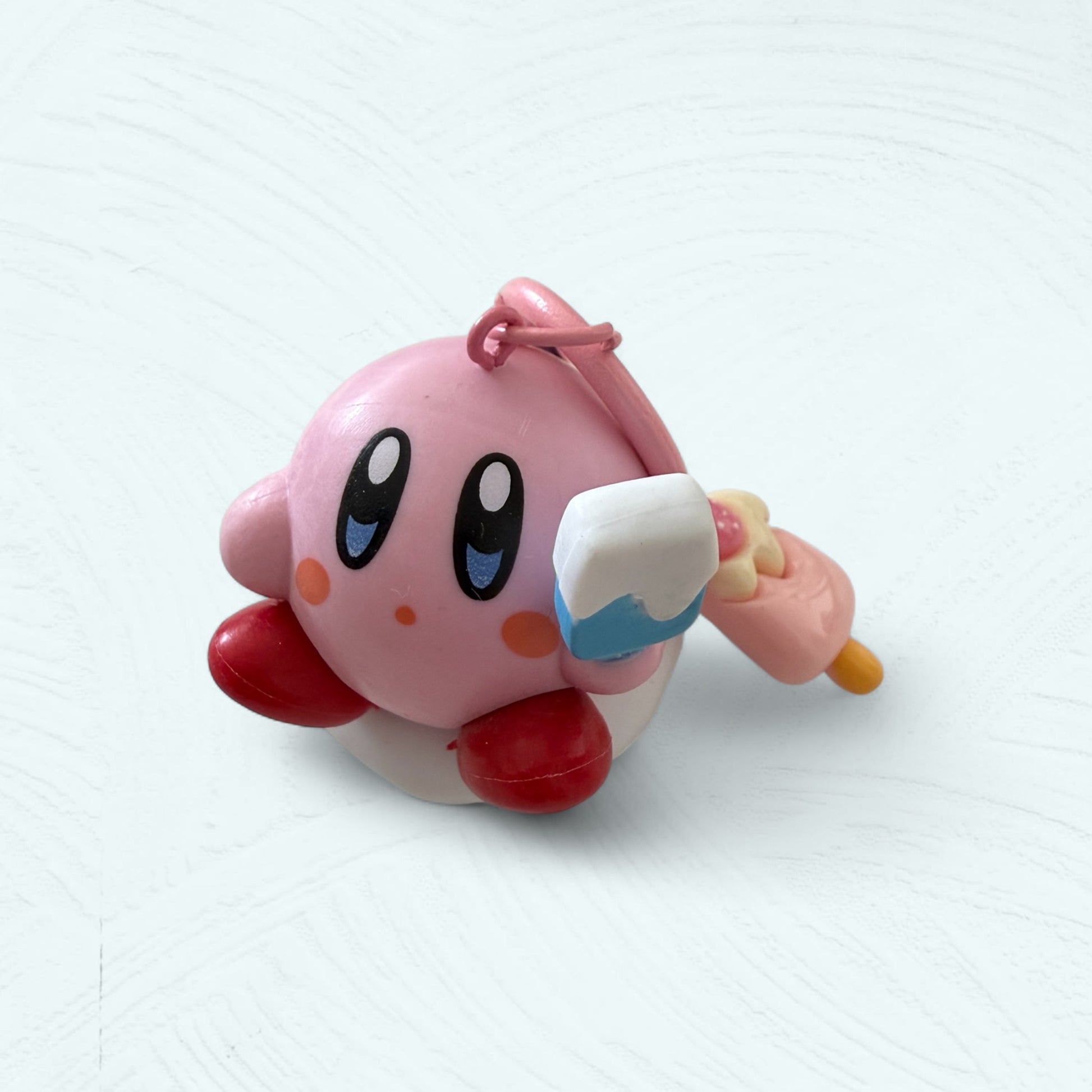 Porte-clés Kirby avec une glace à la main